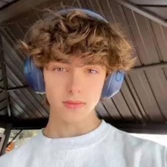 Liam  Anderson