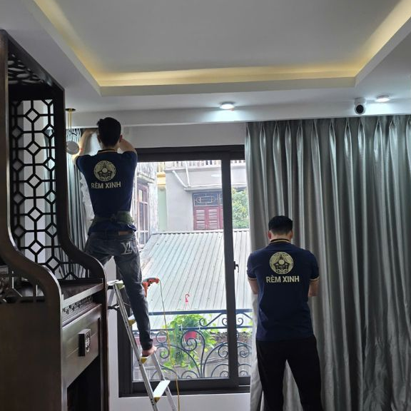 Mua R&egrave;m Cửa Uy T&iacute;n